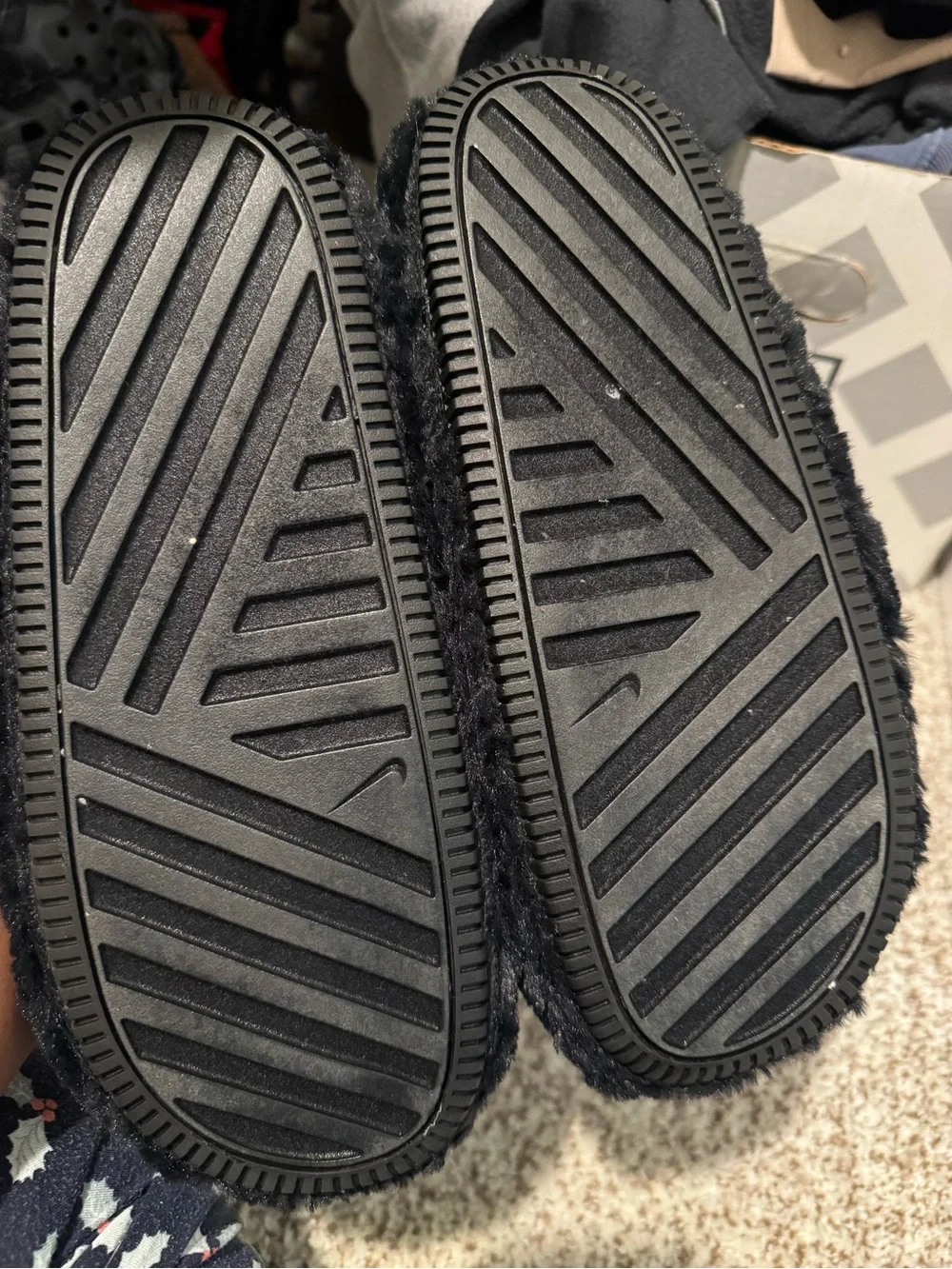 Nike “calm” fuzzy slip on - Picture 4 of 7
